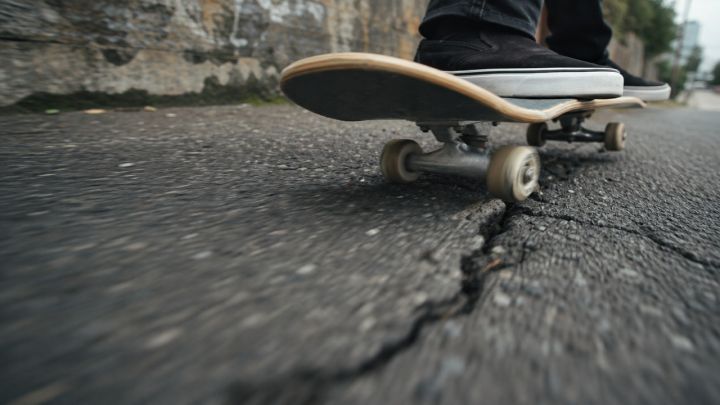 Dangerous Skateboarding: When a Road Crack Ends the Trick